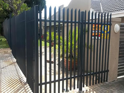 Black PVC coated palisade fence for the courtyard, the palisade pale is one pointed top.