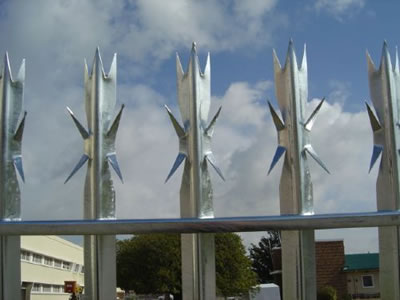 The top of galvanized coated palisade fencing is triple pointed and D section pales, under the top have four spikes.